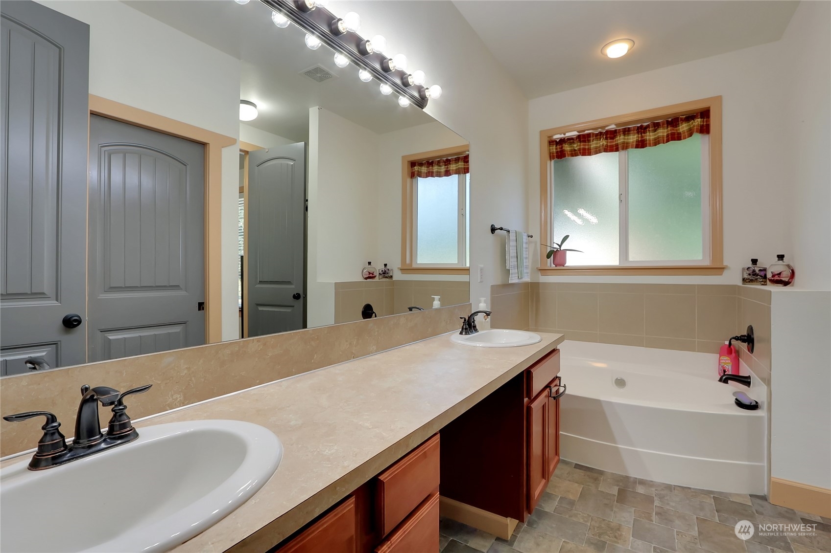 14437 Lindsay Loop SE