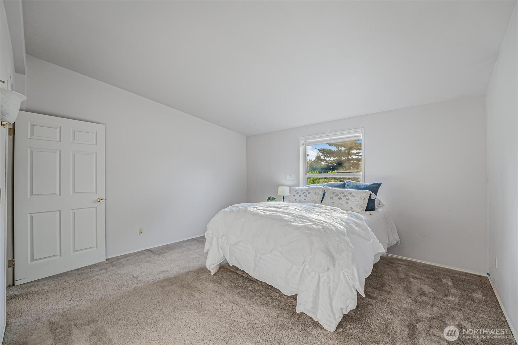 17710 Albany Street SW