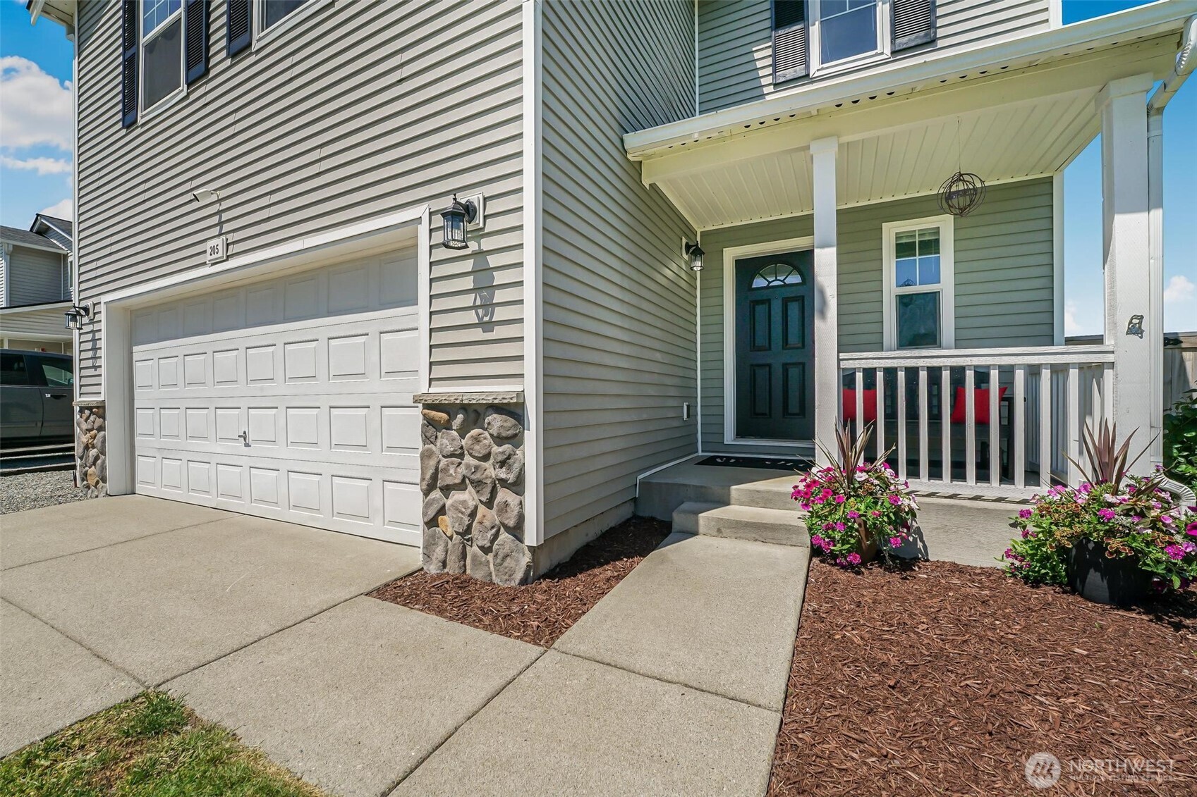 205 Roberts St NE