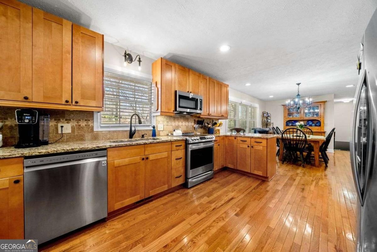 1505 Robinhood Trail
