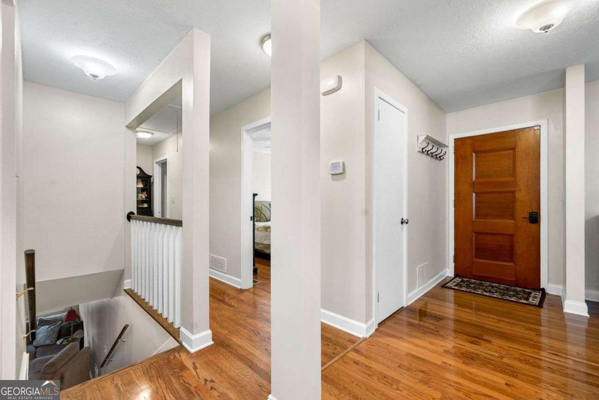 1505 Robinhood Trail