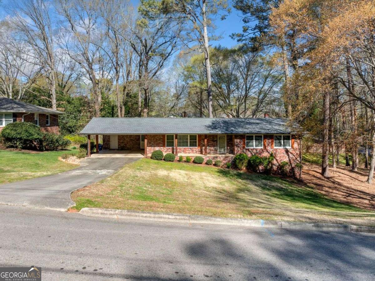 1505 Robinhood Trail