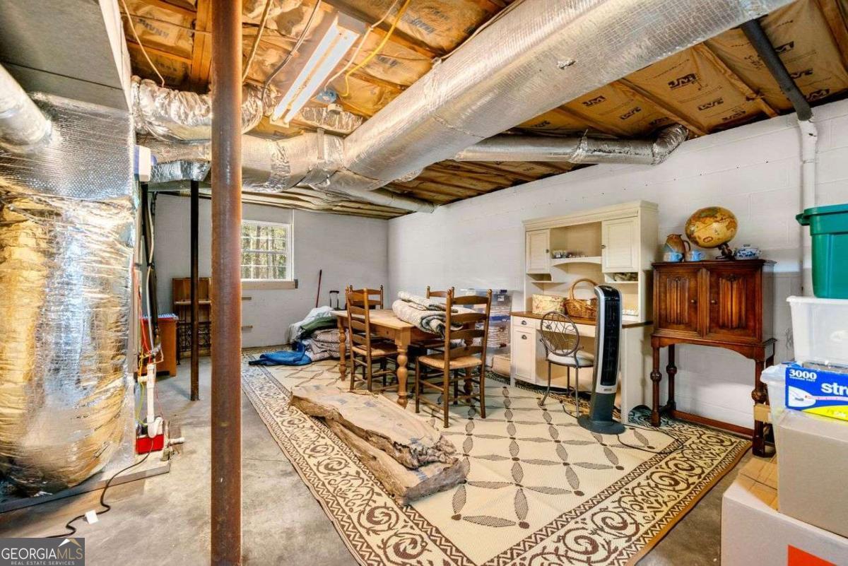 1505 Robinhood Trail