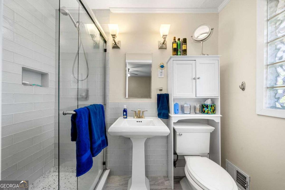 1505 Robinhood Trail