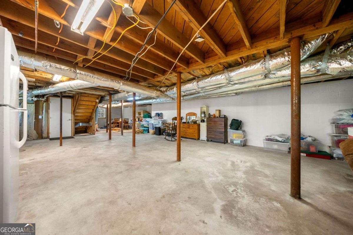 1505 Robinhood Trail