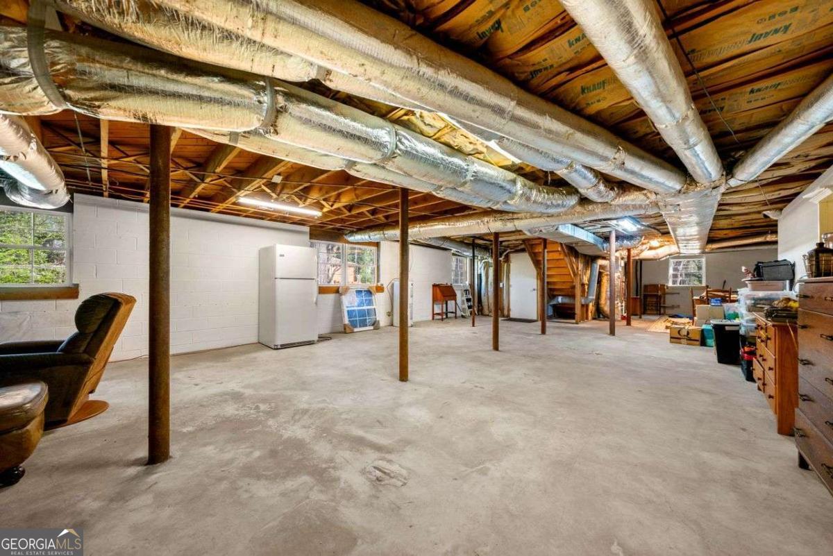 1505 Robinhood Trail