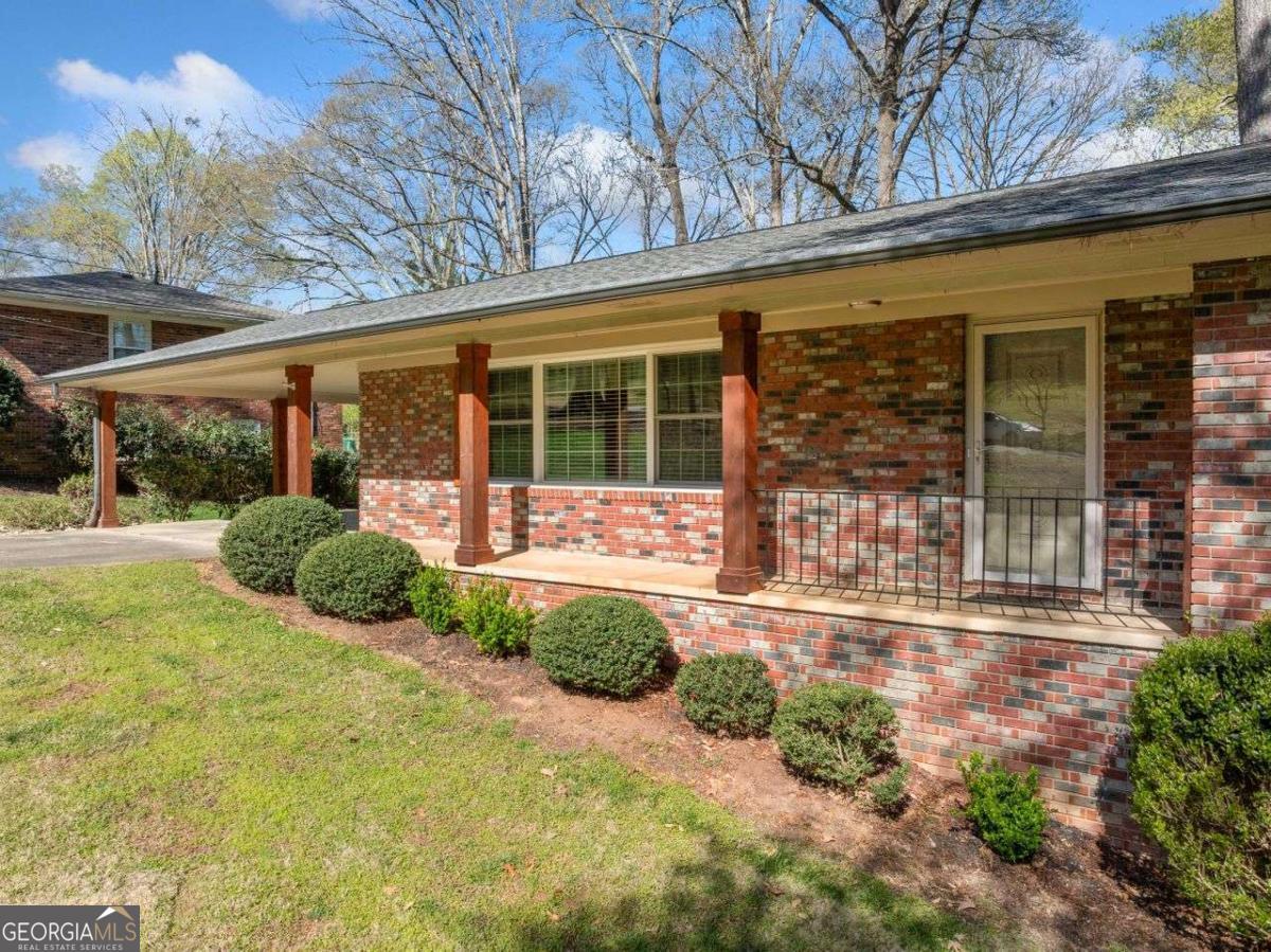1505 Robinhood Trail