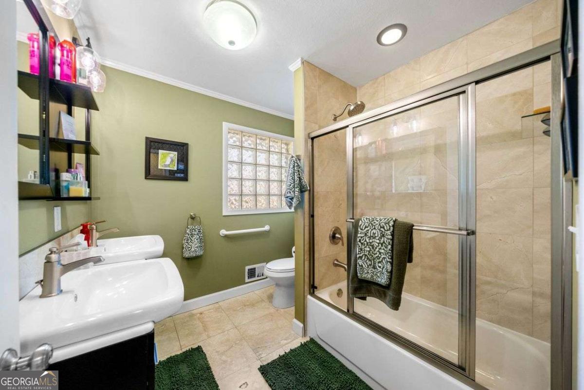 1505 Robinhood Trail