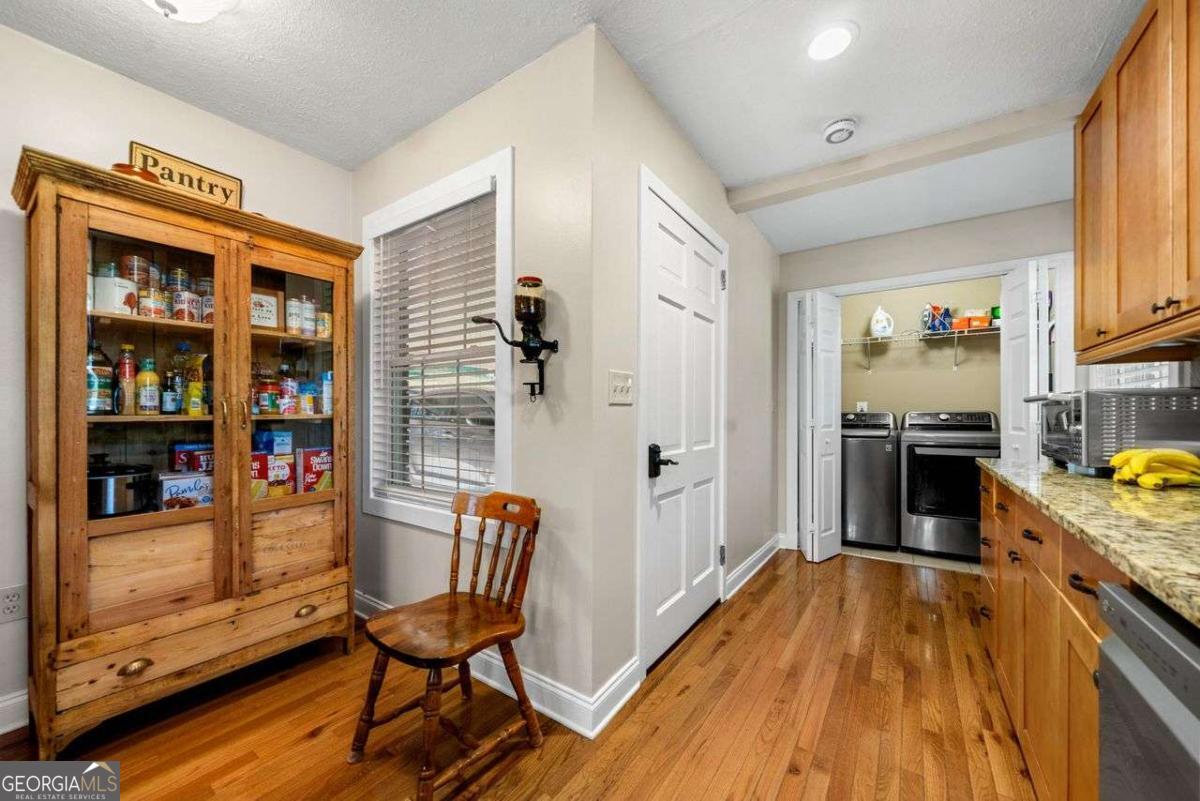 1505 Robinhood Trail