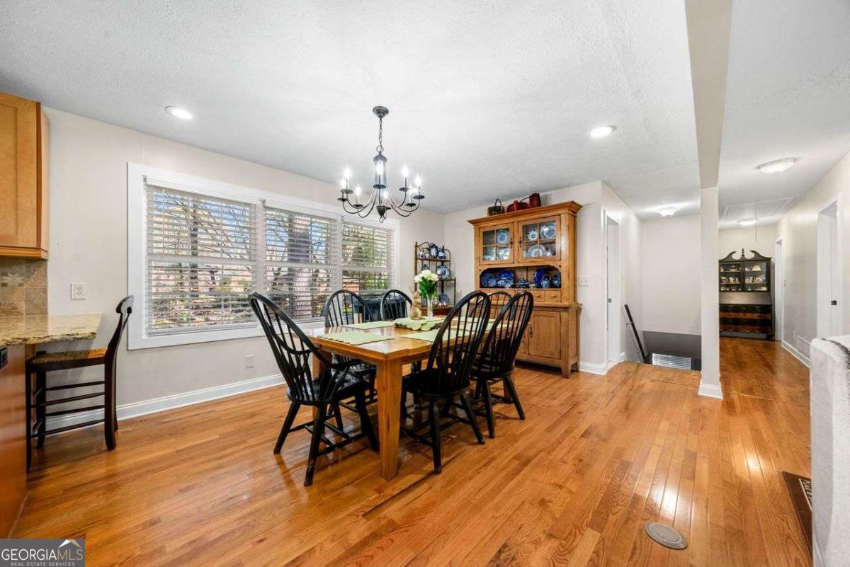 1505 Robinhood Trail