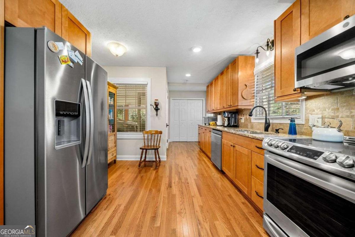 1505 Robinhood Trail