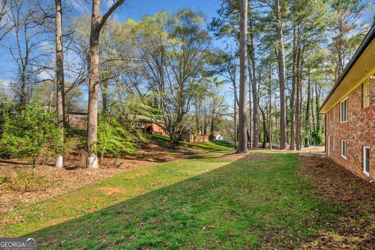 1505 Robinhood Trail