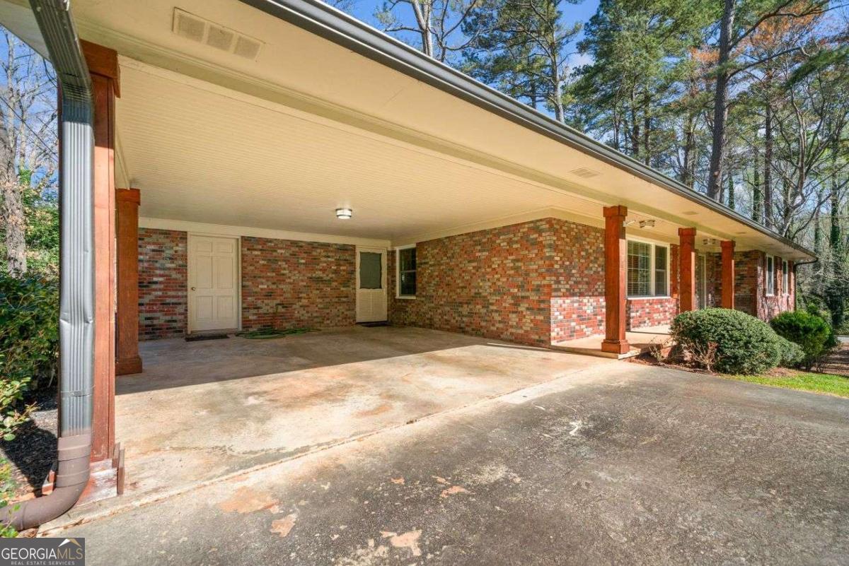 1505 Robinhood Trail