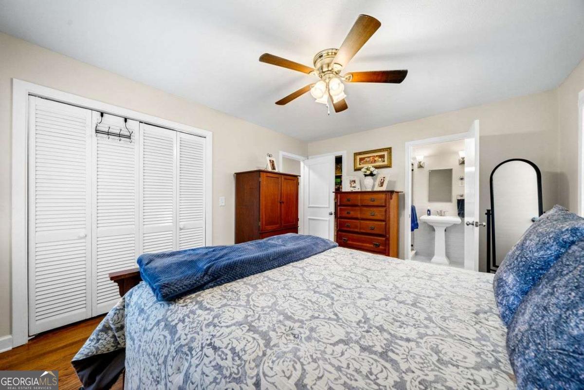 1505 Robinhood Trail