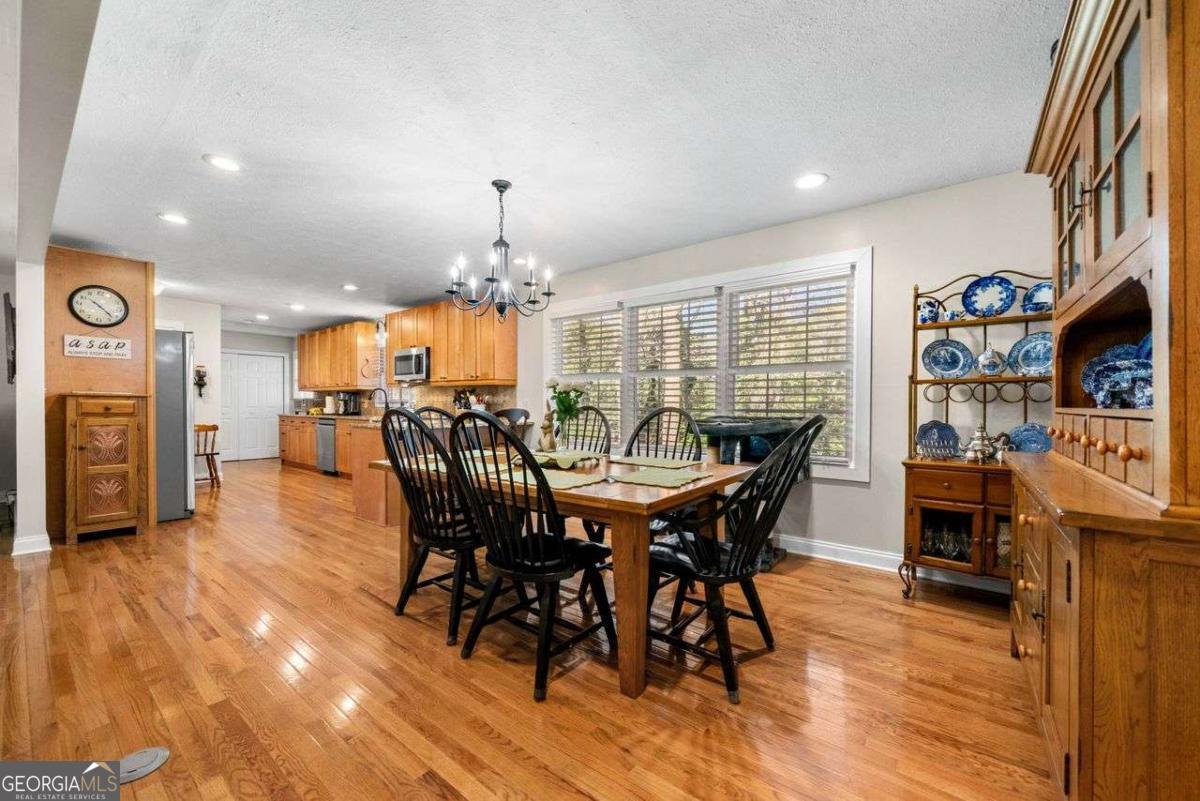 1505 Robinhood Trail