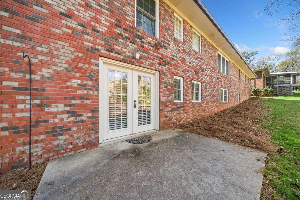 1505 Robinhood Trail