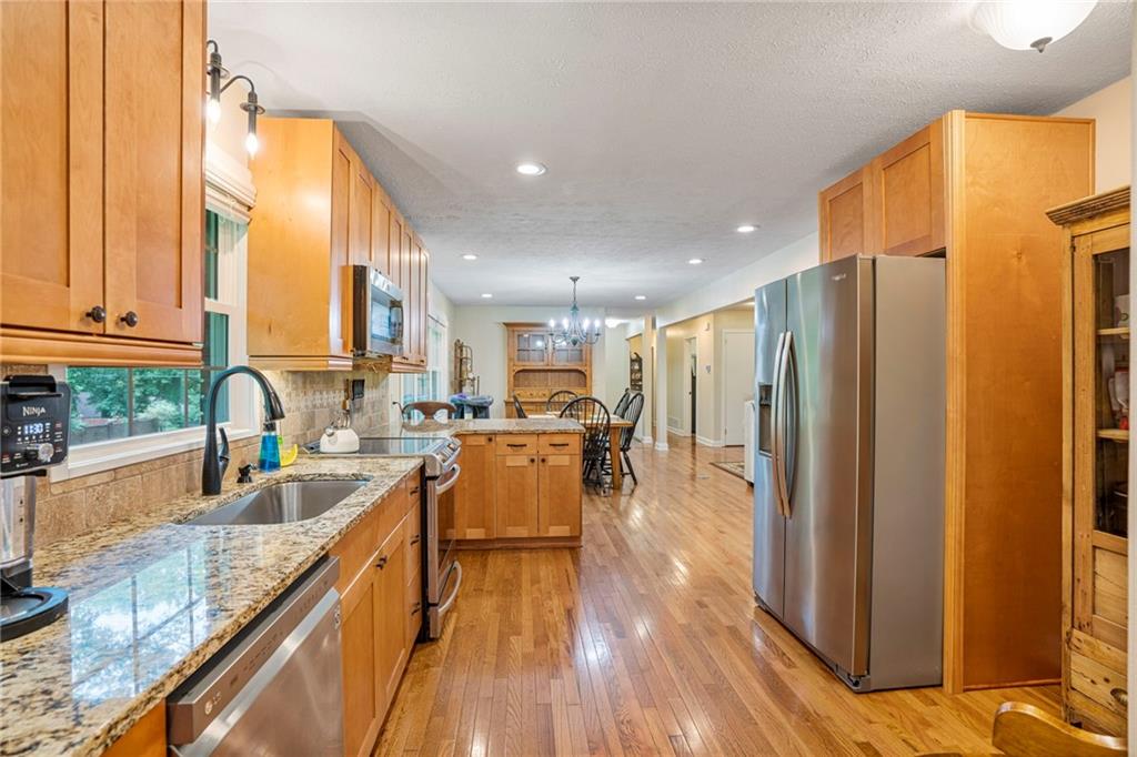 1505 Robinhood Trail