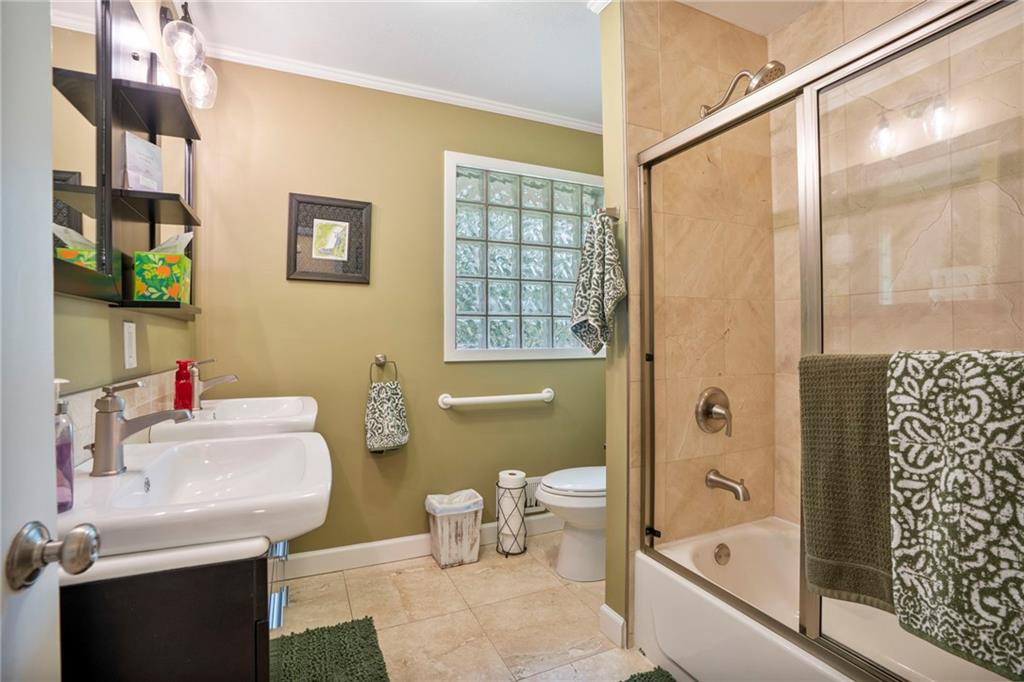 1505 Robinhood Trail