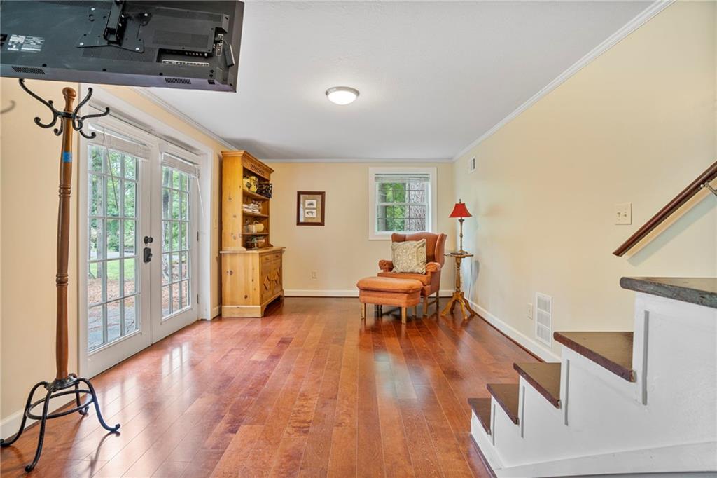 1505 Robinhood Trail