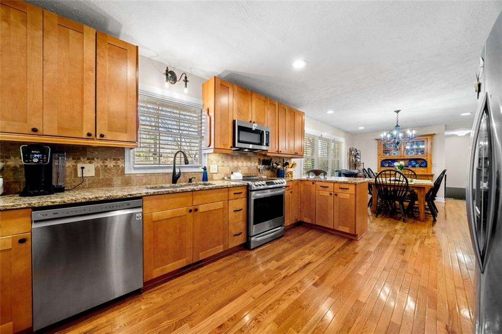 1505 Robinhood Trail