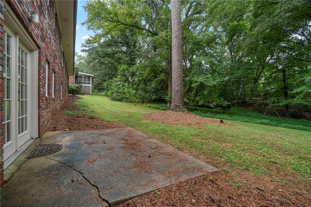 1505 Robinhood Trail