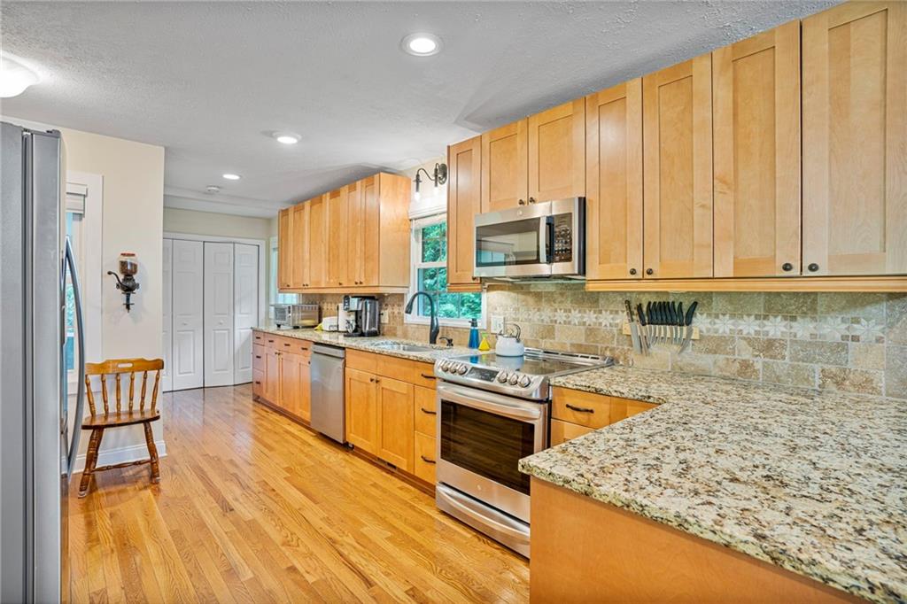 1505 Robinhood Trail