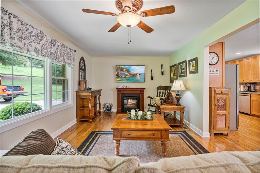 1505 Robinhood Trail