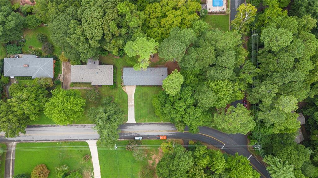 1505 Robinhood Trail