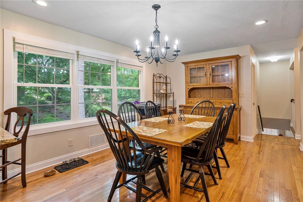 1505 Robinhood Trail