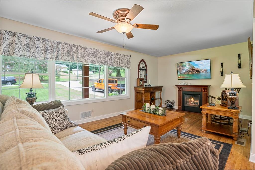 1505 Robinhood Trail