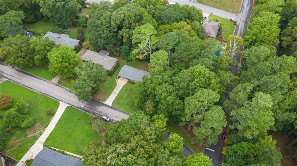1505 Robinhood Trail