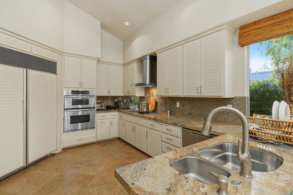 48400 Mirador Court
