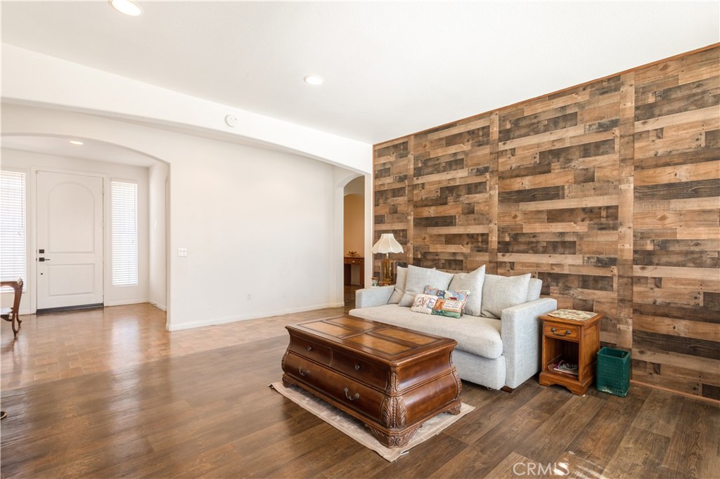 275 Mahogany Street