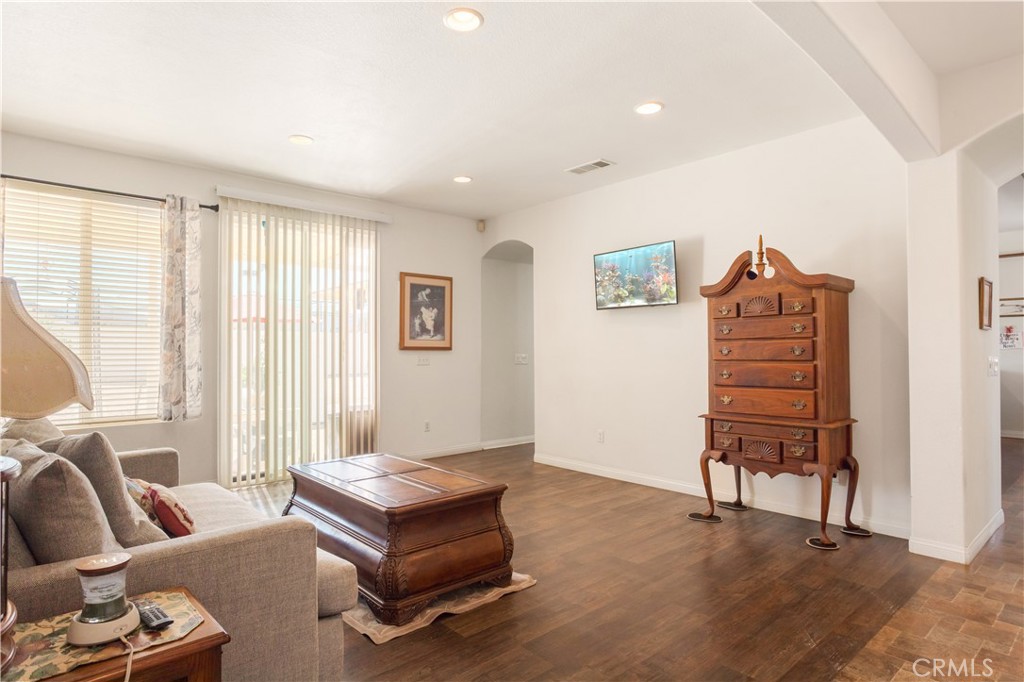 275 Mahogany Street