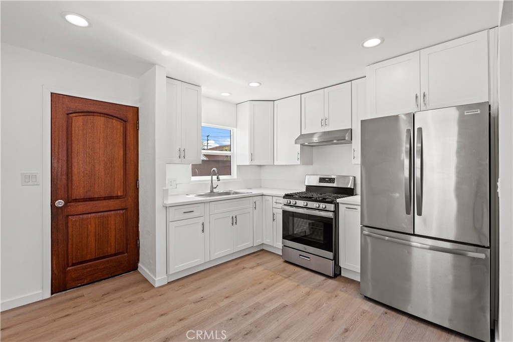 2502 Poplar