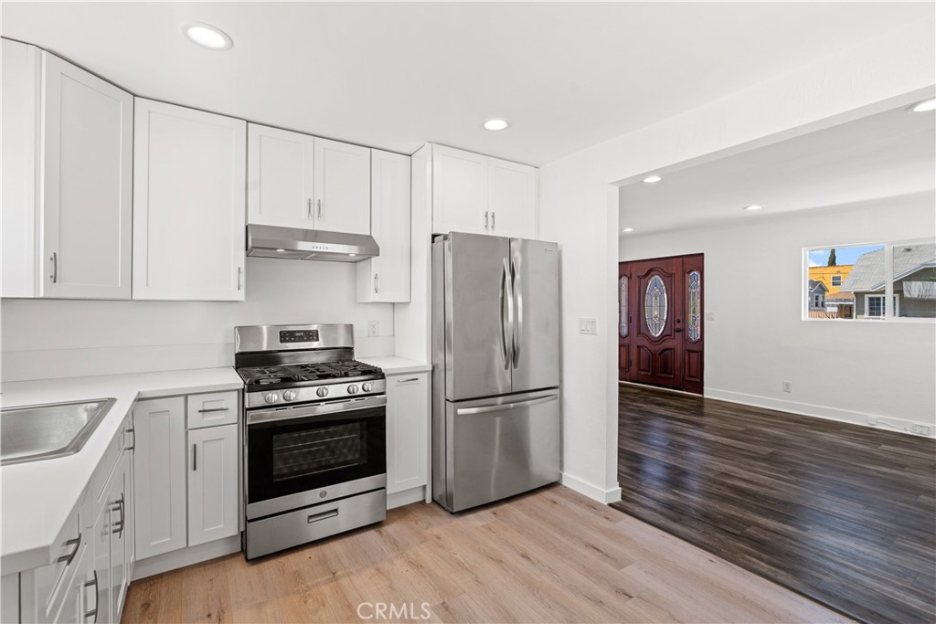 2502 Poplar