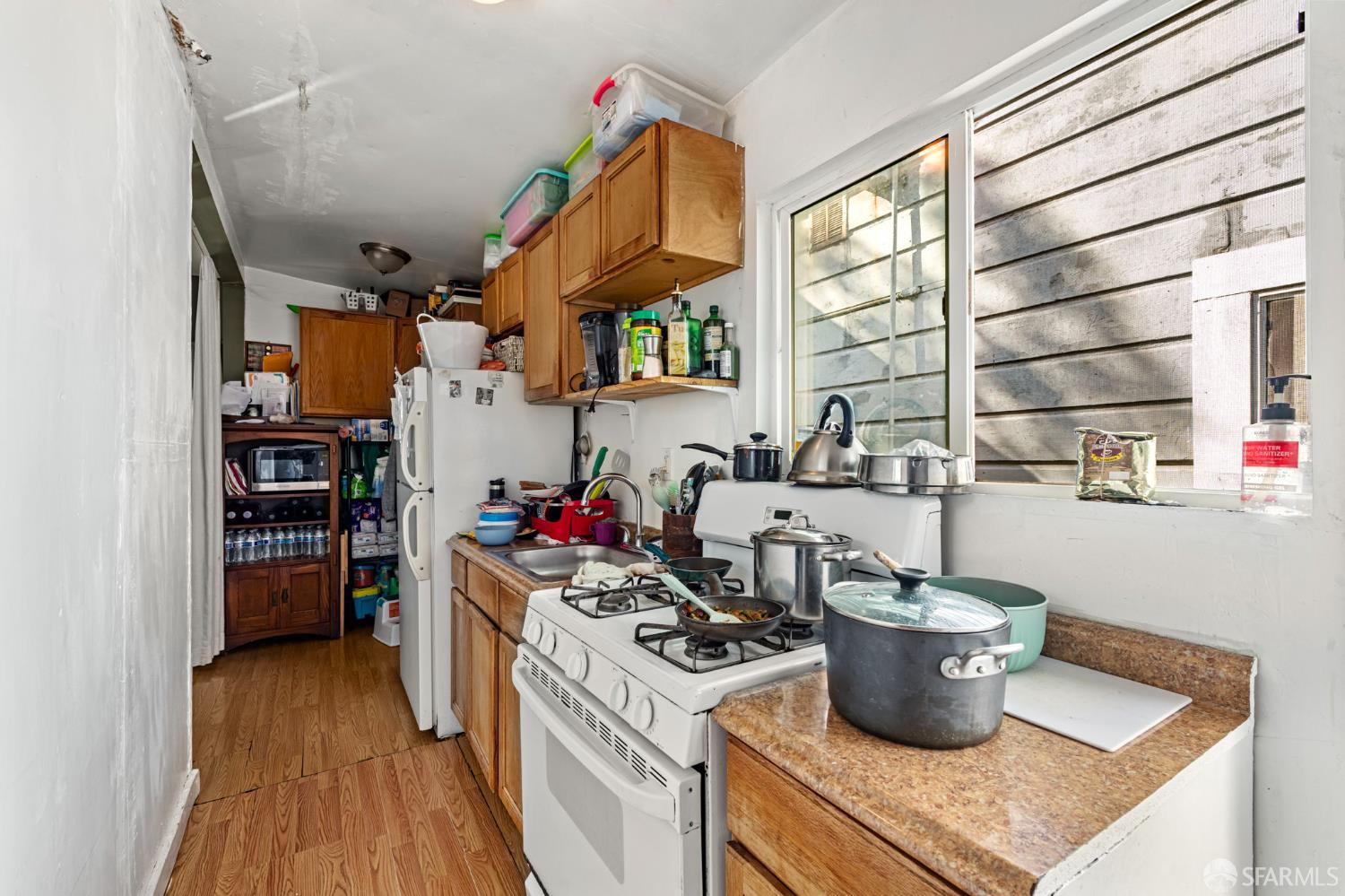 1048-1050 Oak Street