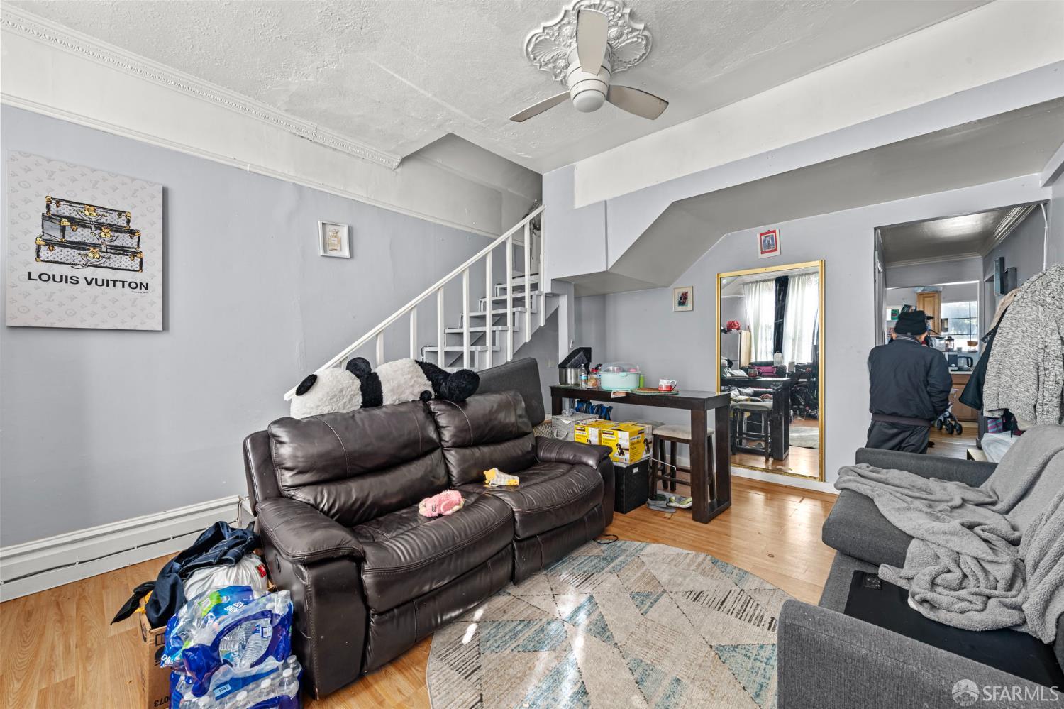 1048-1050 Oak Street