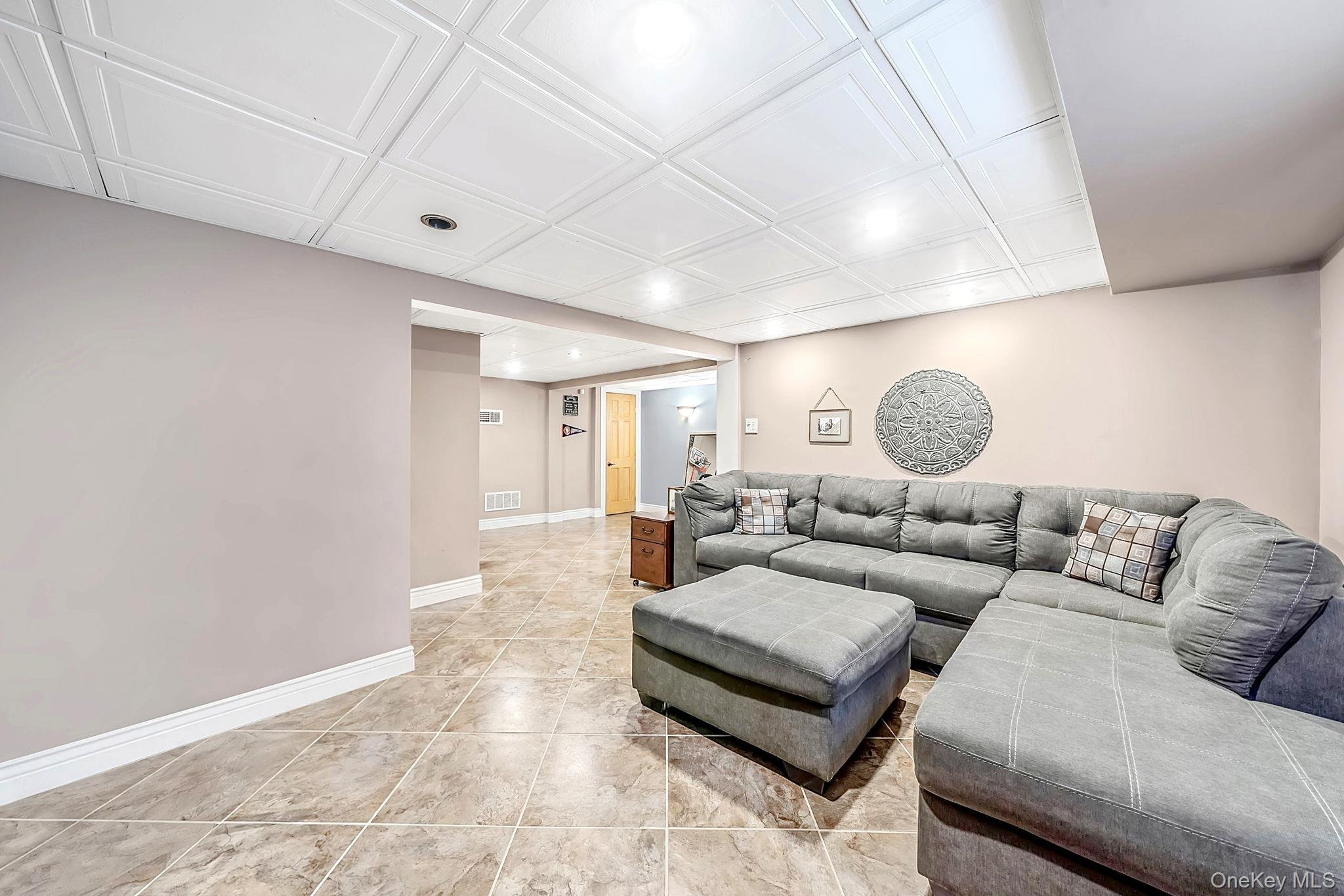 525 Secatogue Avenue
