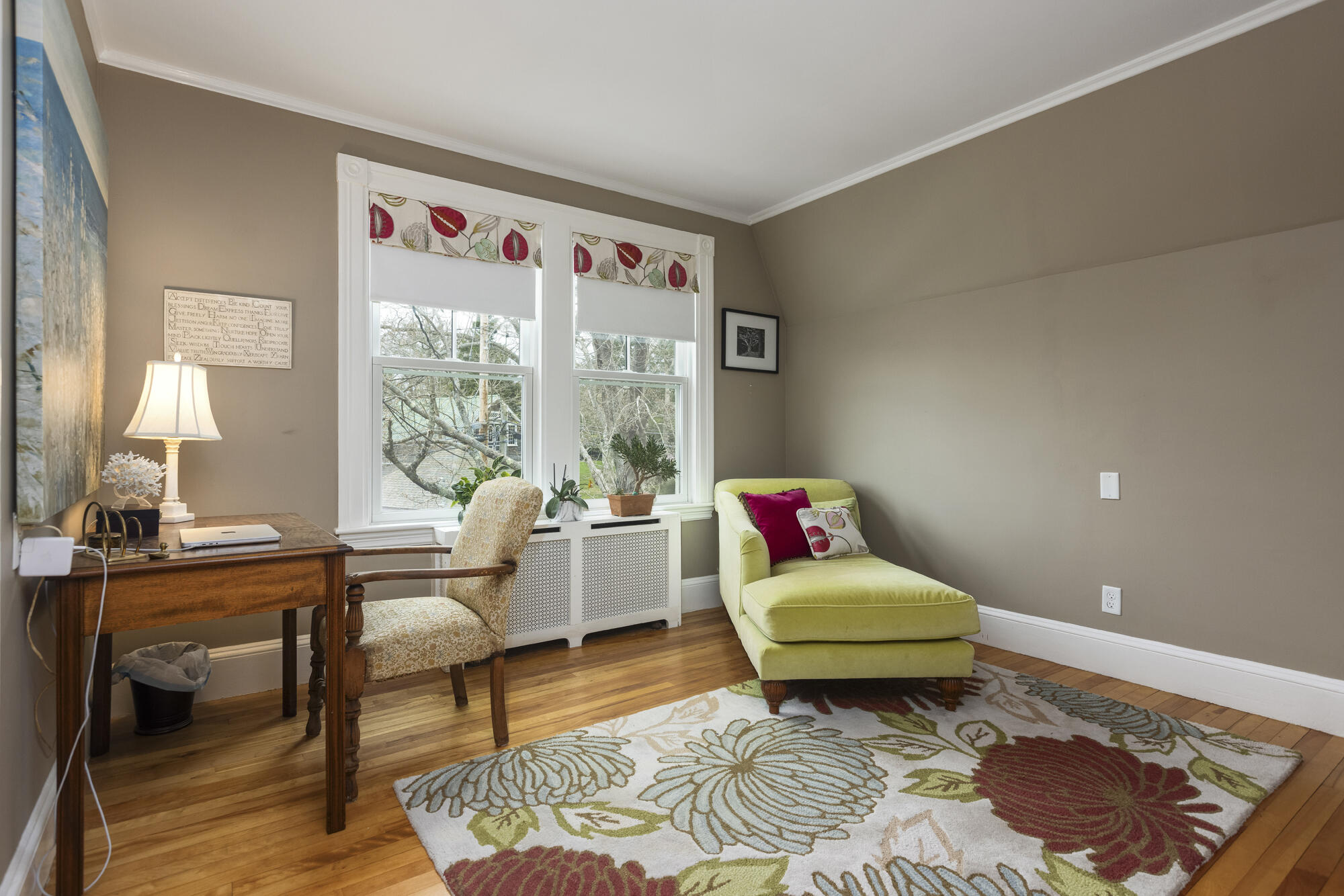 9 Forest Road