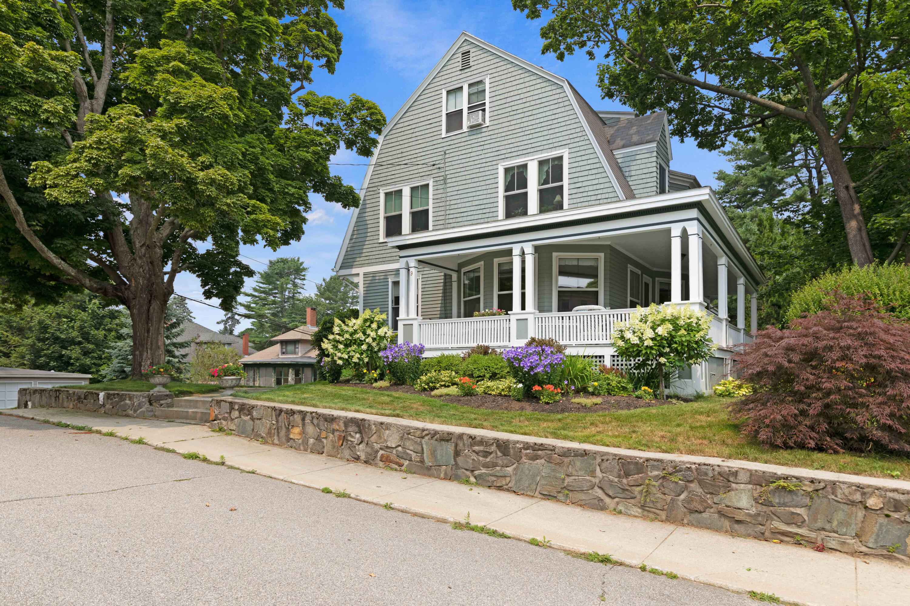 9 Forest Road