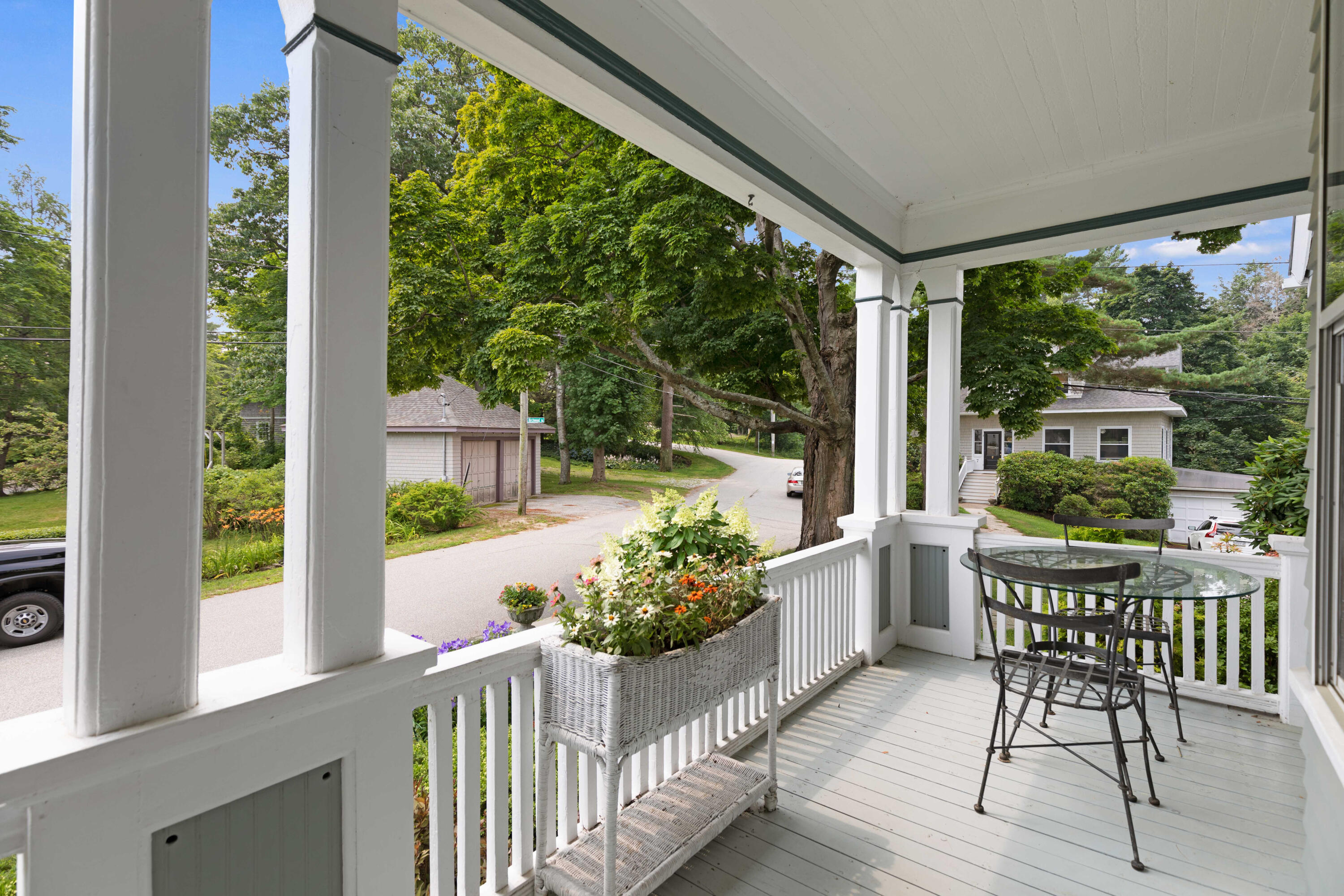 9 Forest Road