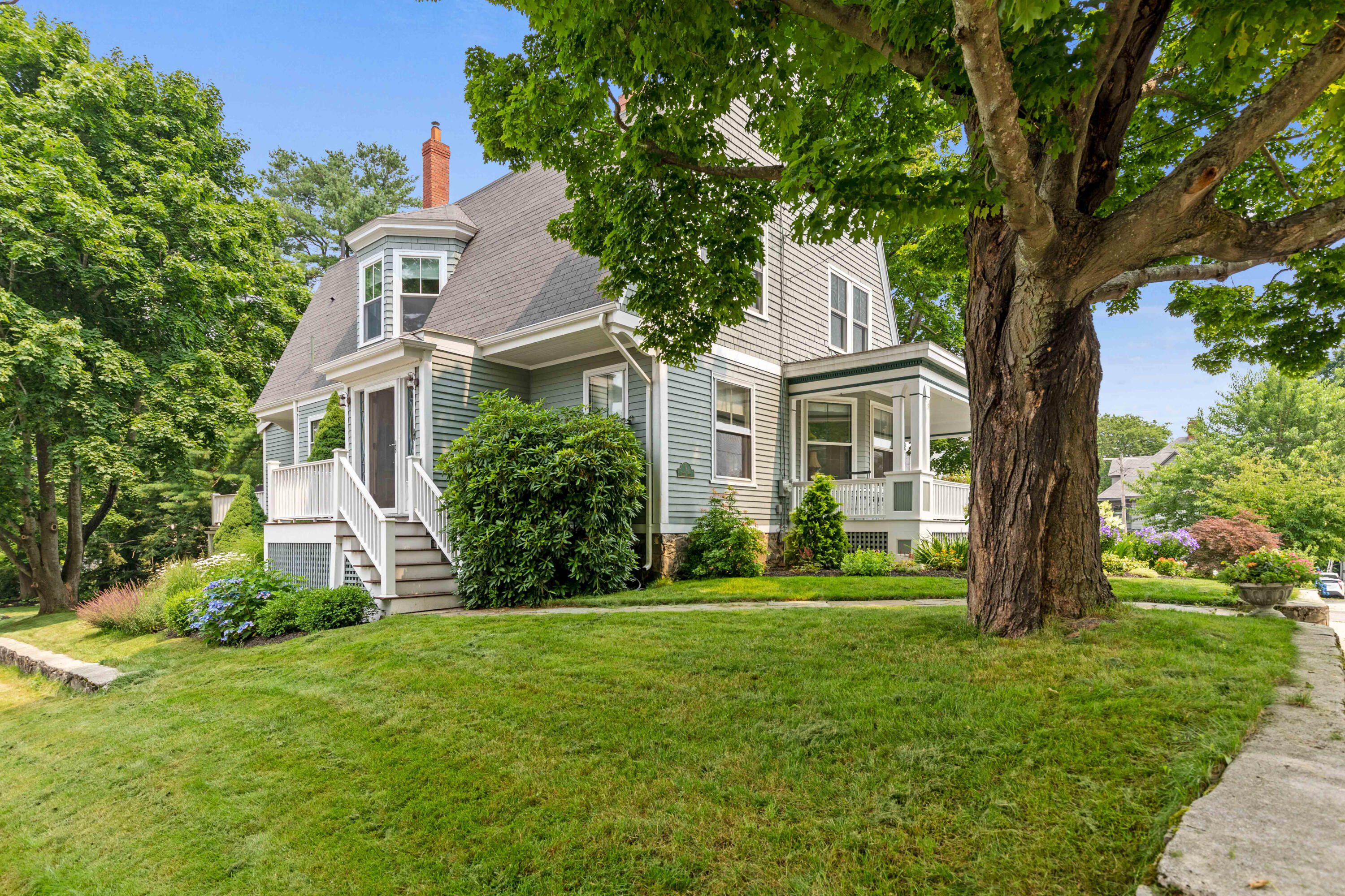 9 Forest Road