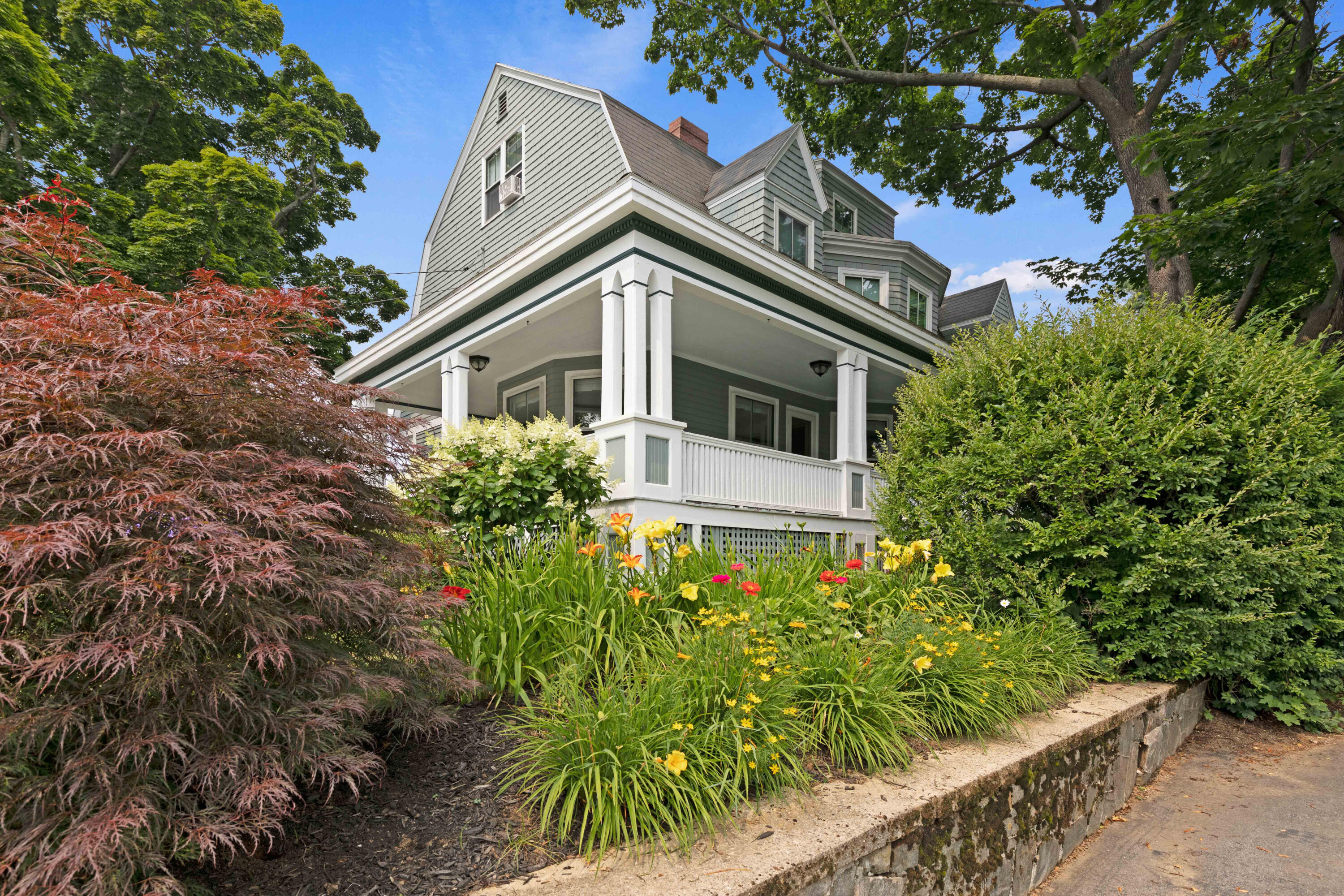 9 Forest Road