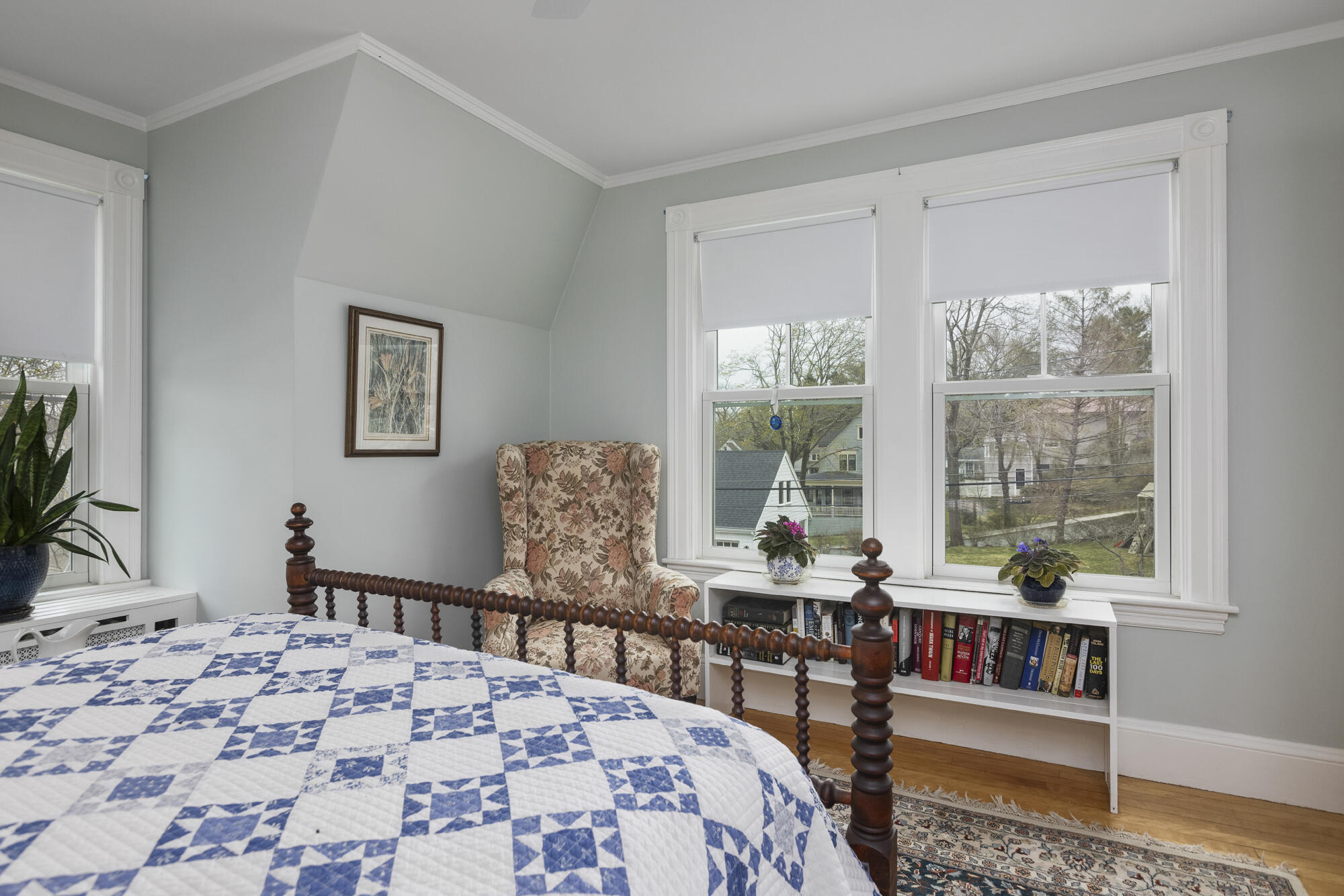 9 Forest Road