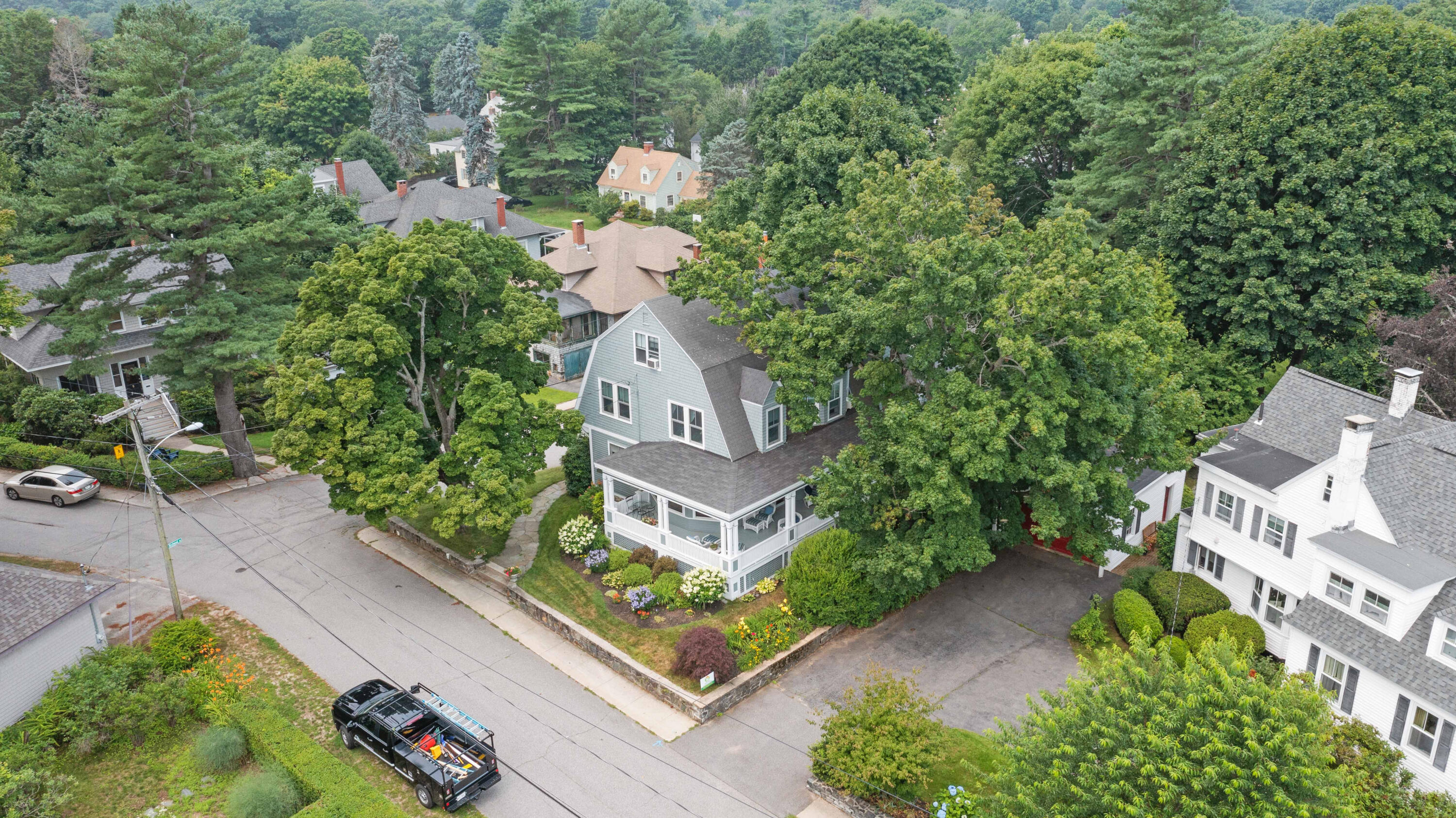 9 Forest Road