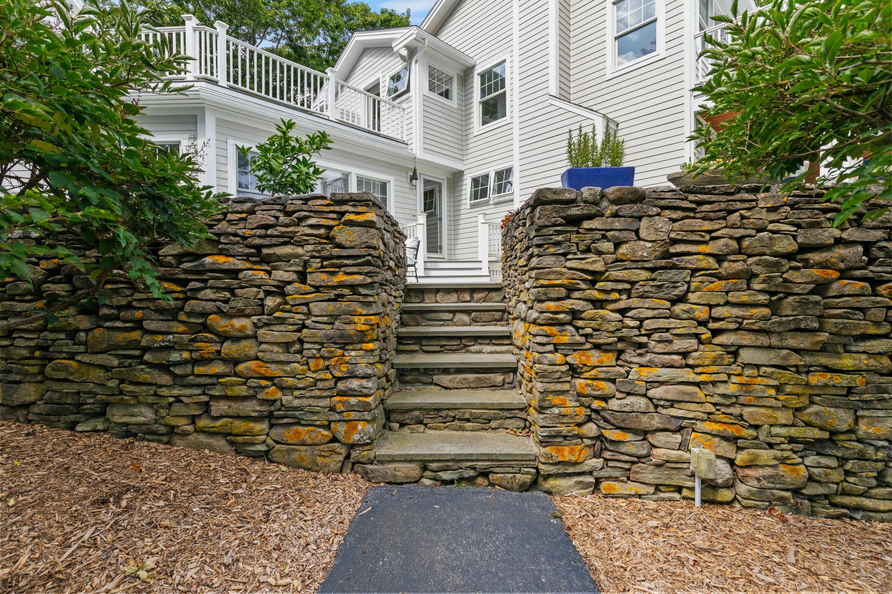 2 Oak Knoll Road