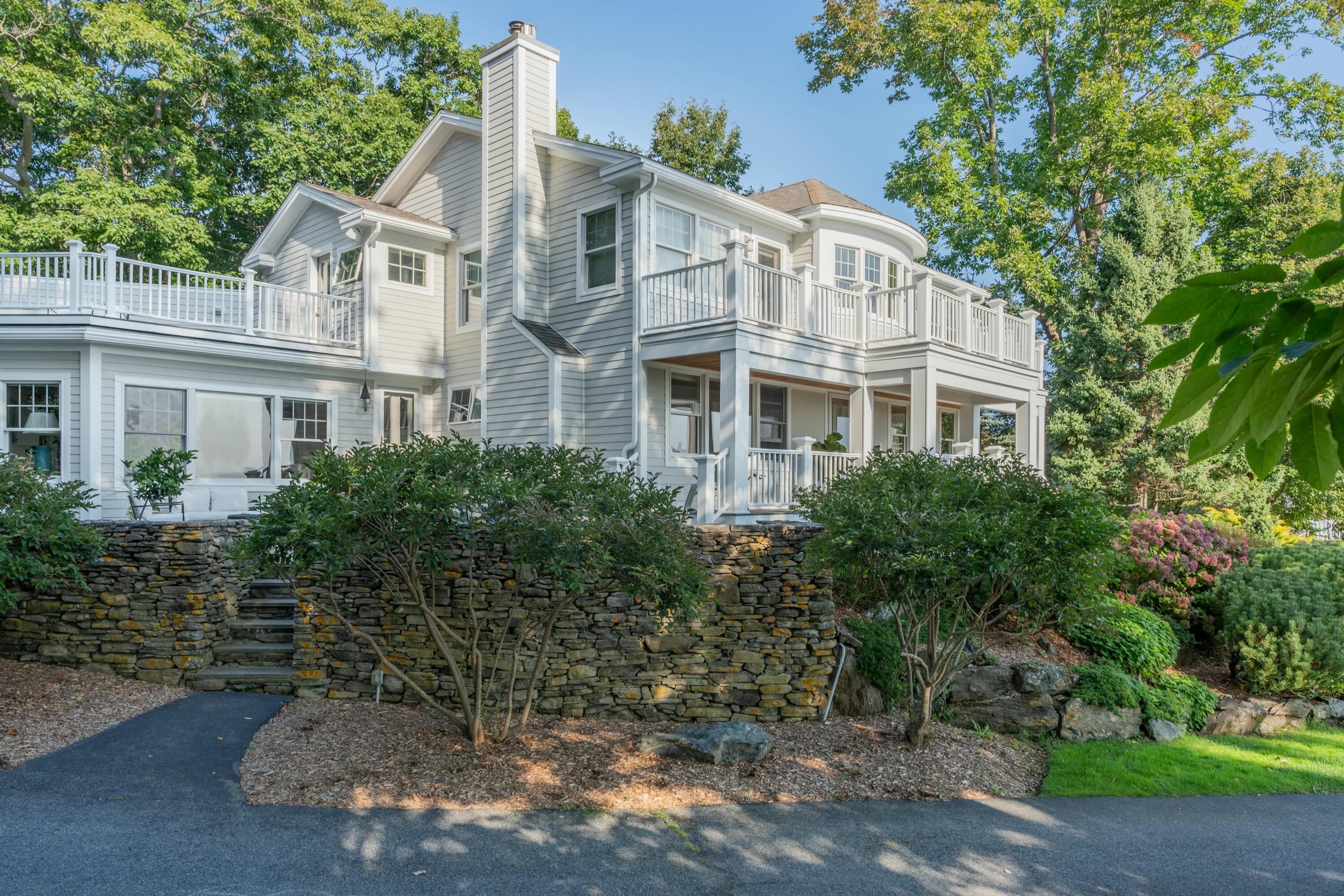 2 Oak Knoll Road