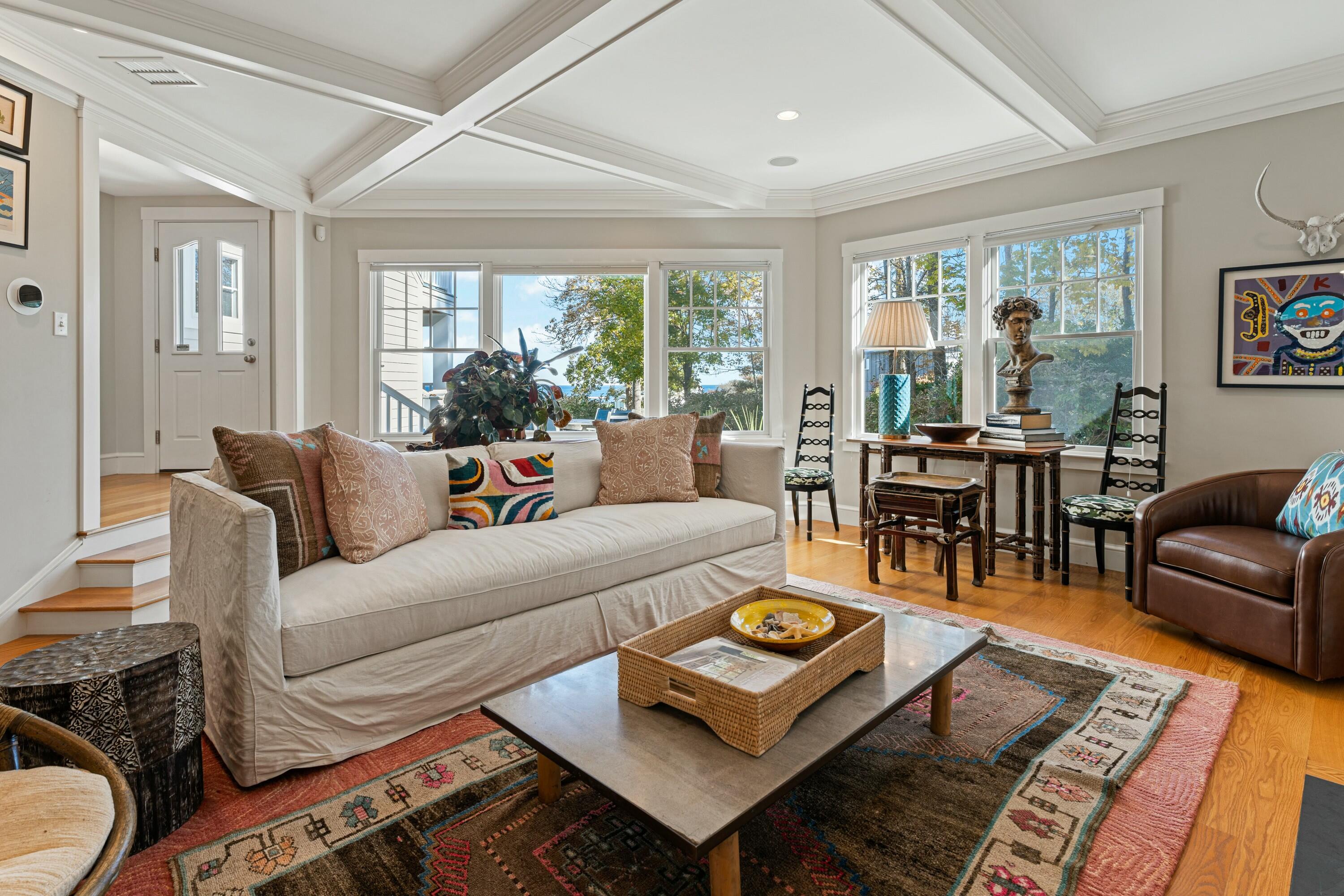 2 Oak Knoll Road