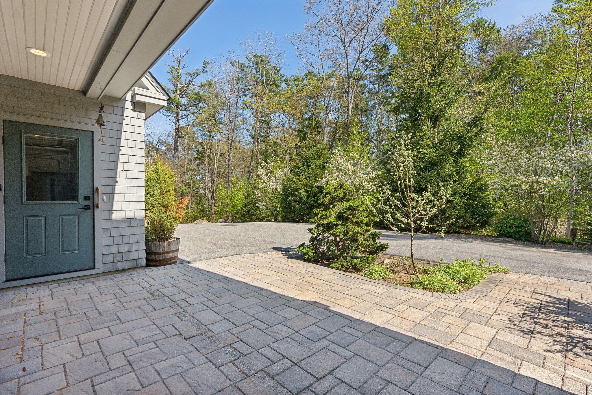 1055 Shore Road